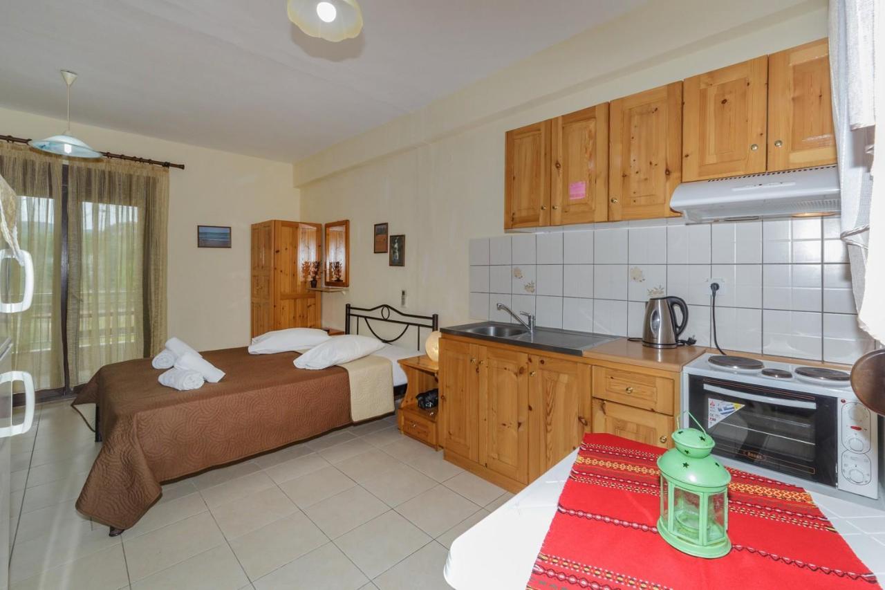 Maria - Pavlos Studios And Apartments Vourvourou Oda fotoğraf